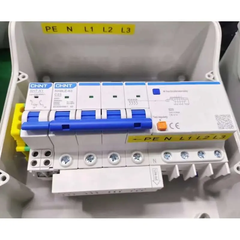 Boîtier protection AC triphasé vue avant